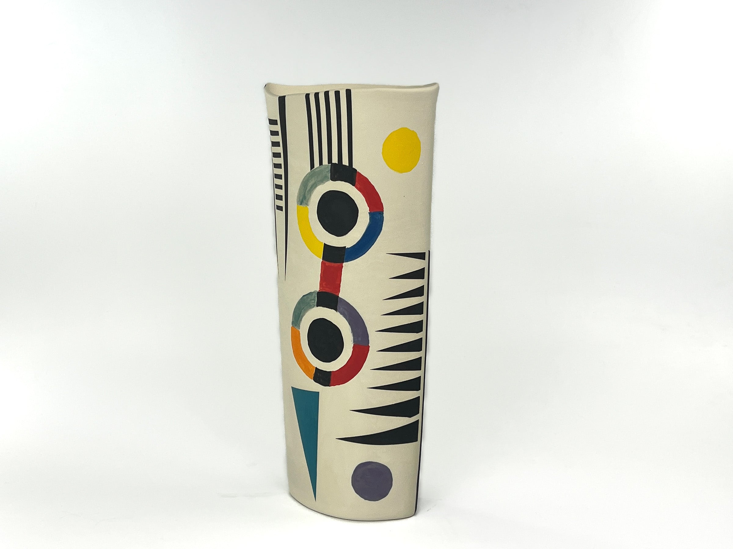 Calder Mobile Tribute IX — JeanElton OvalVase in Black & Red, three-quarter view