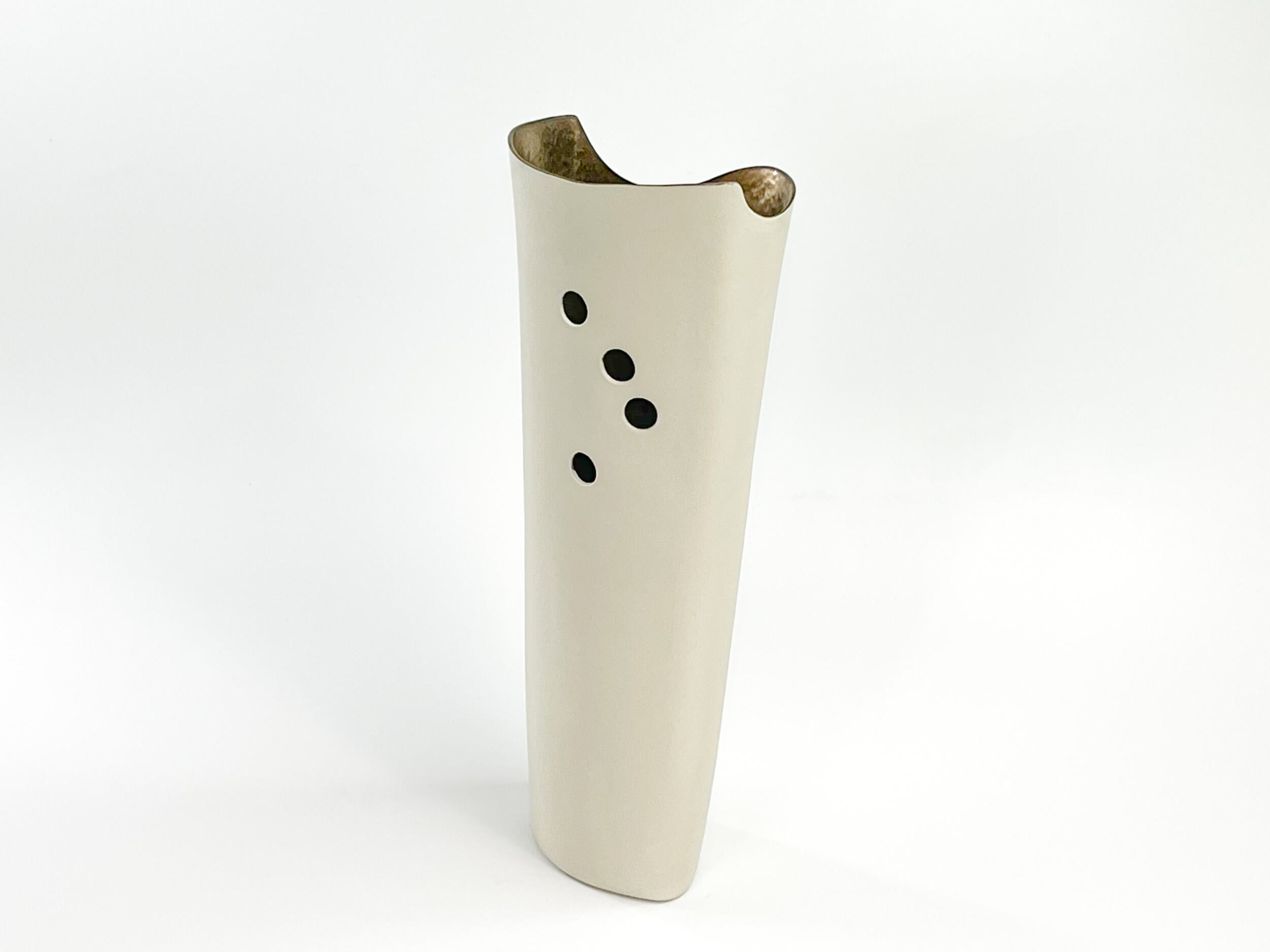 Splendiferous Spire — JeanElton OvalVase in Metallic & Cream, side view