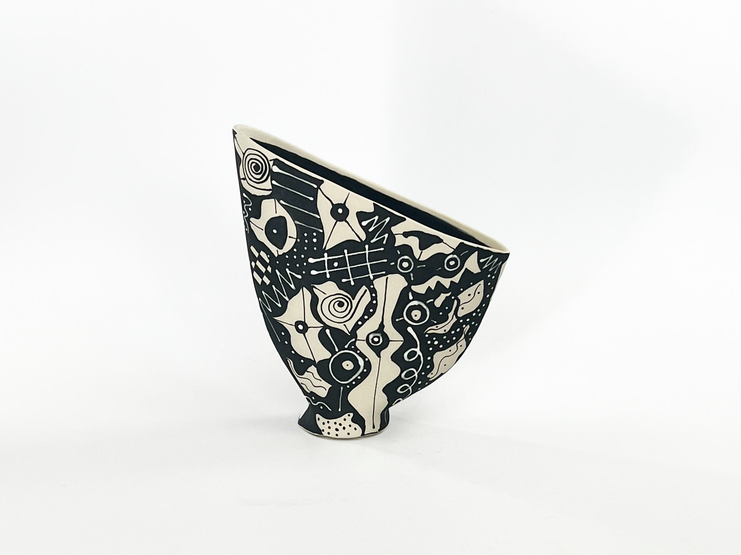 Rhythmic Flux II — JeanElton SailVase in Black & Cream, front view