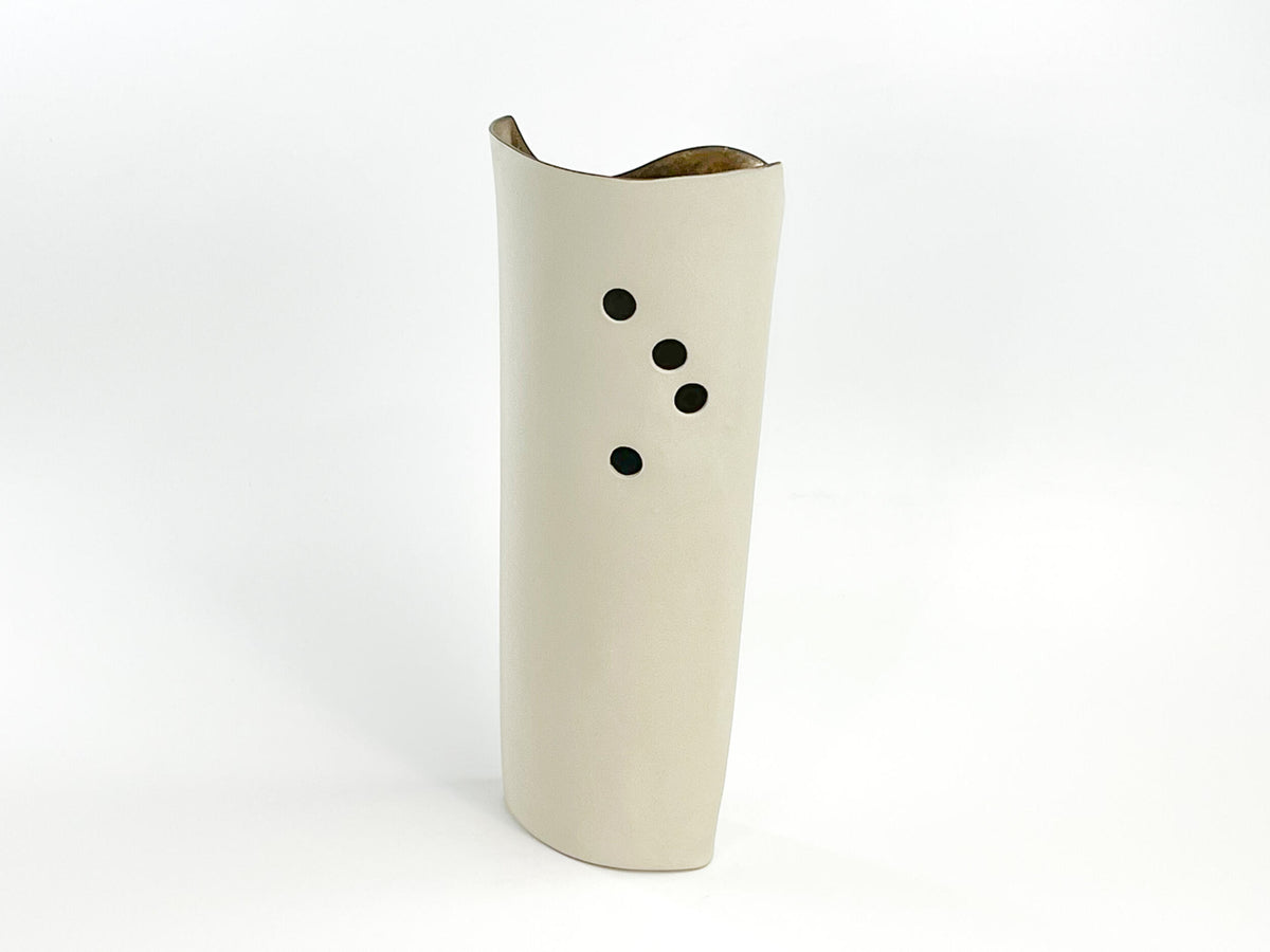 Splendiferous Spire — JeanElton OvalVase in Metallic & Cream, three-quarter view