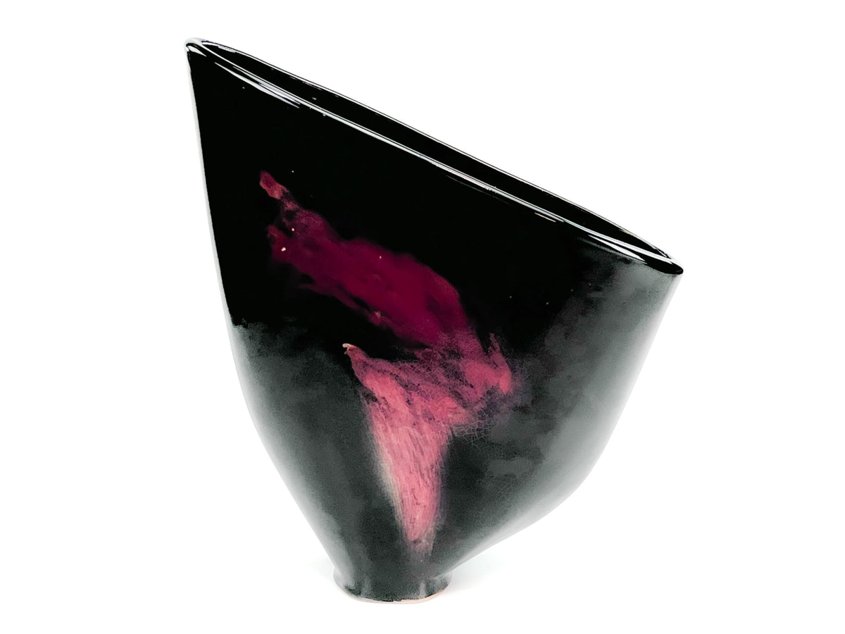 Sailing — JeanElton SailVase in Black & Red, three-quarter view