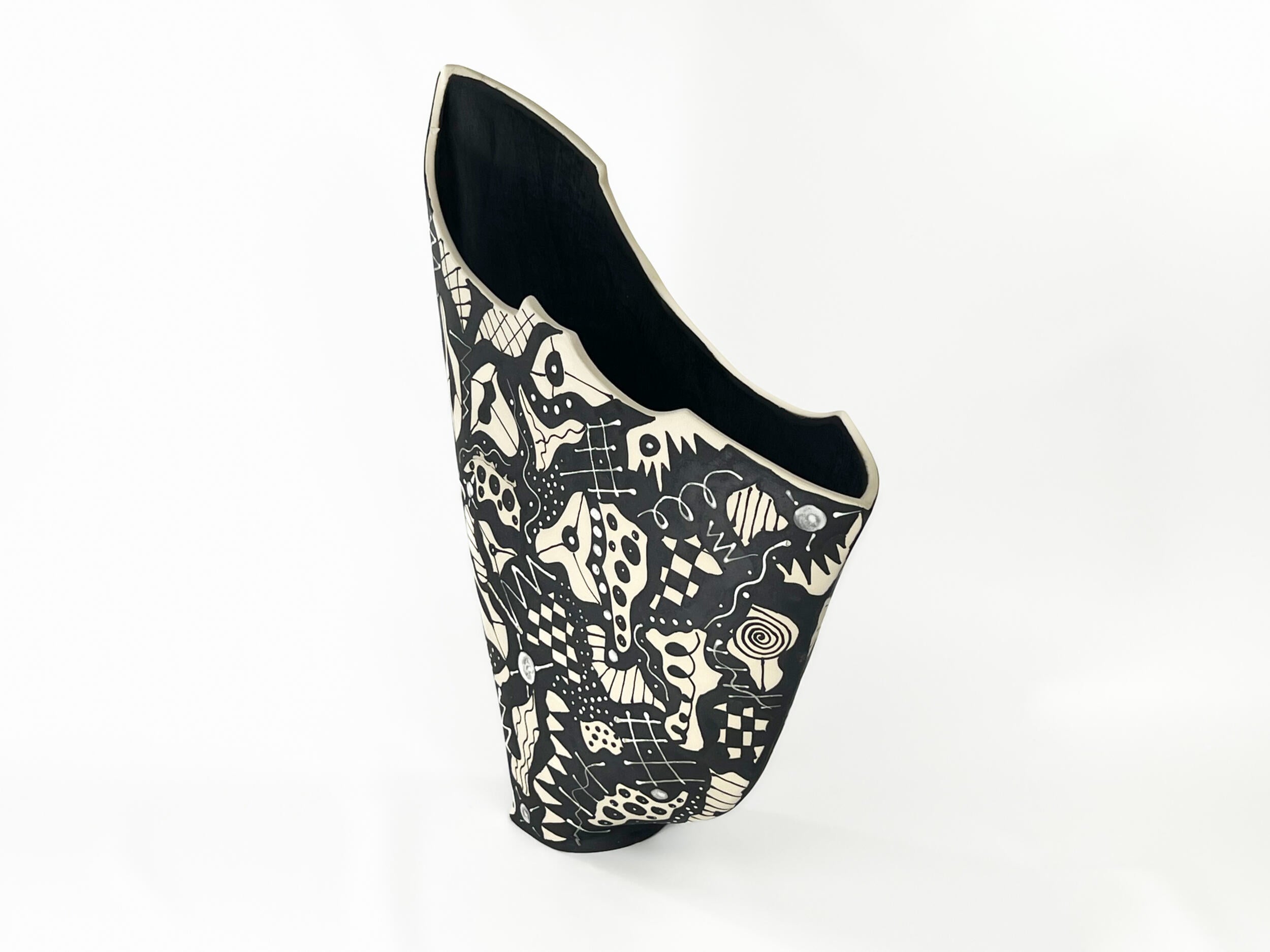 Rhythmic Flux I — JeanElton SailVase in Black & Cream, side view