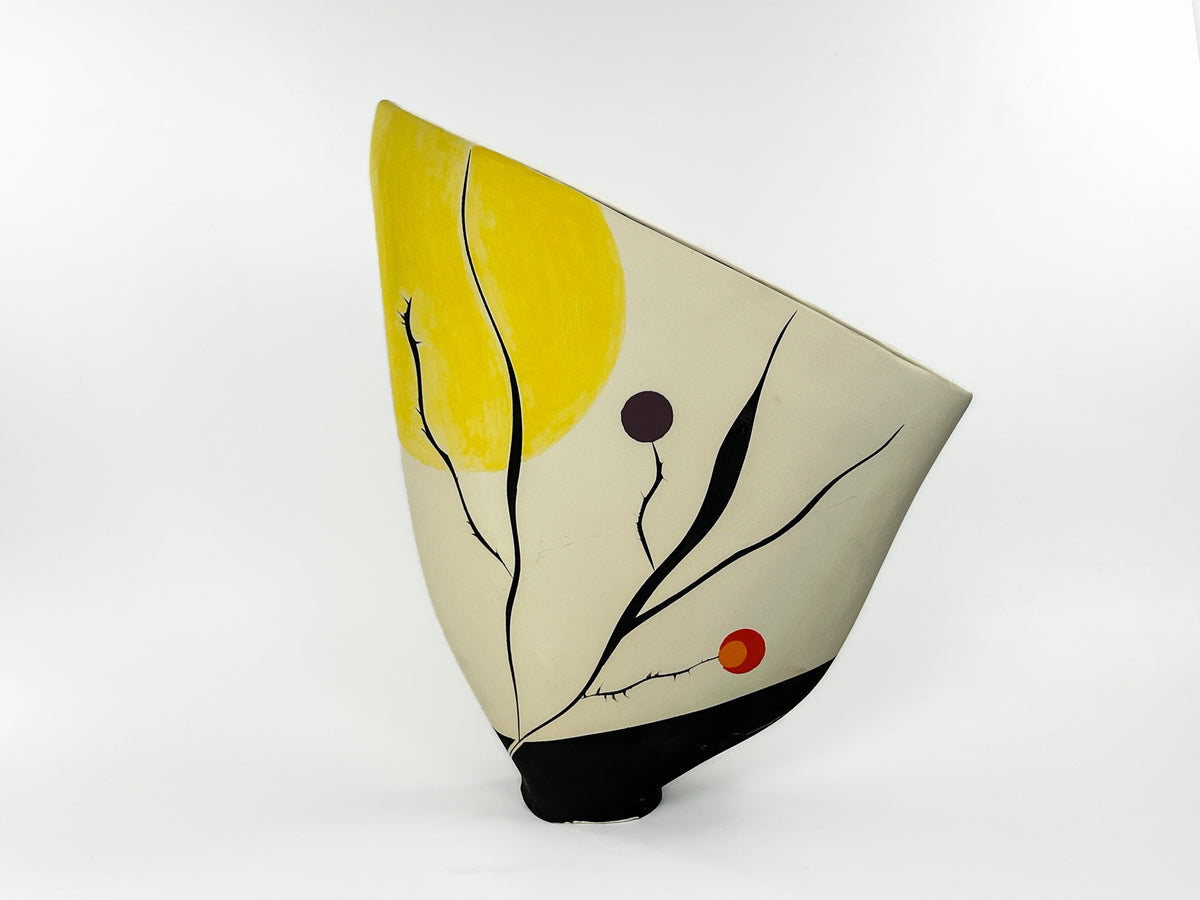 Briar Solstice — JeanElton SailVase in Black & Red, three-quarter view